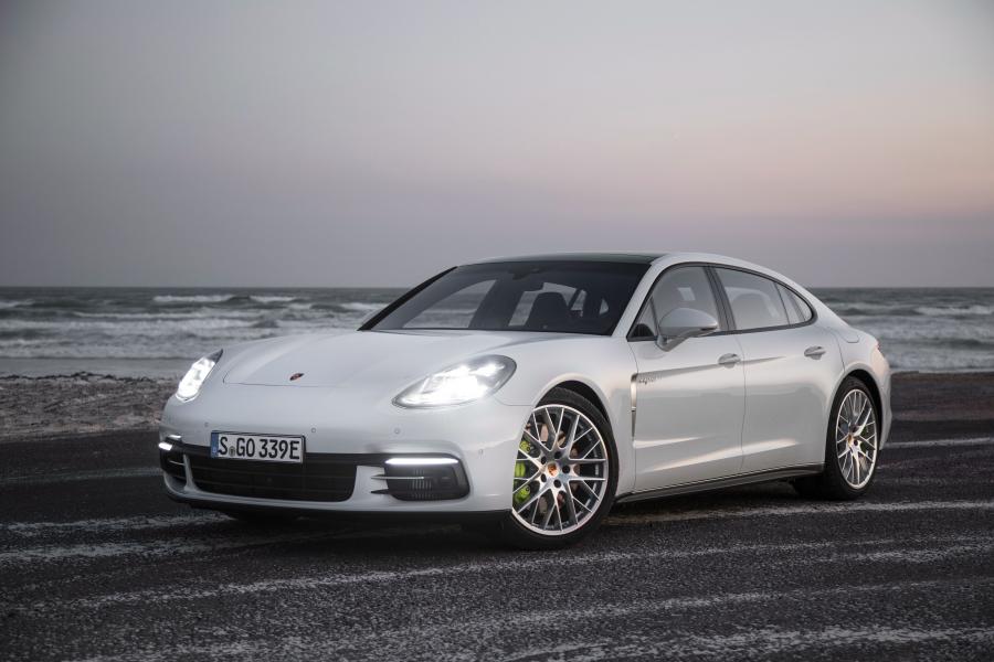  Porsche Panamera 4 E-Hybrid Executive 2016 года  (фото 19 из 21)